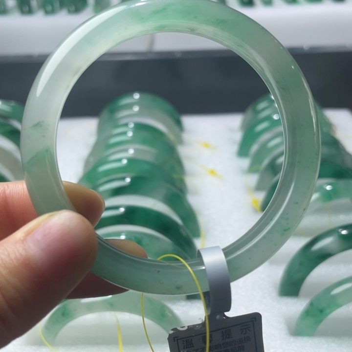 石英质玉手镯未镶嵌天然非洲翠手镯56