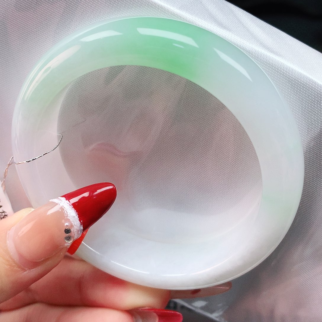 翡翠手镯未镶嵌52圈