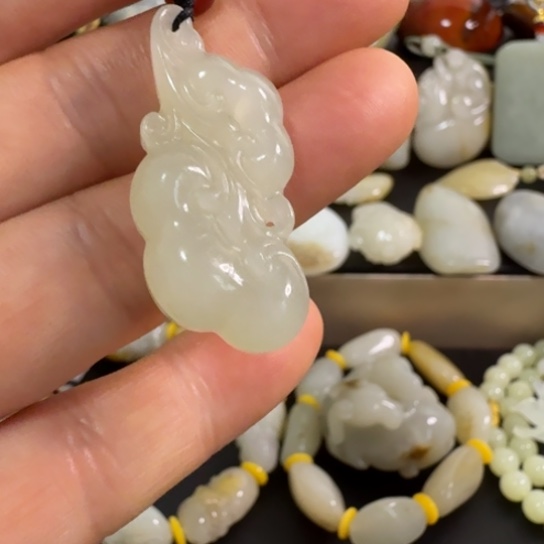 和田玉（糖玉）未镶嵌颈饰