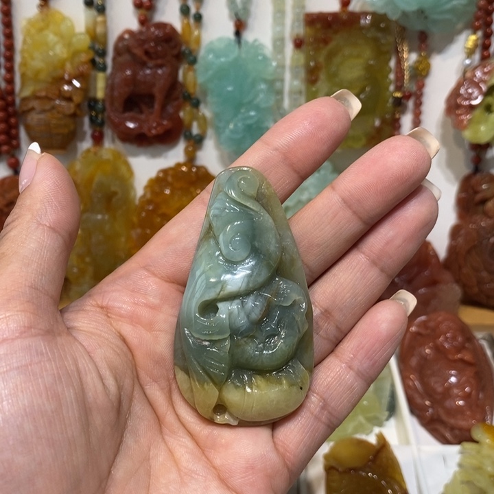 未镶嵌蛇纹石玉颈饰