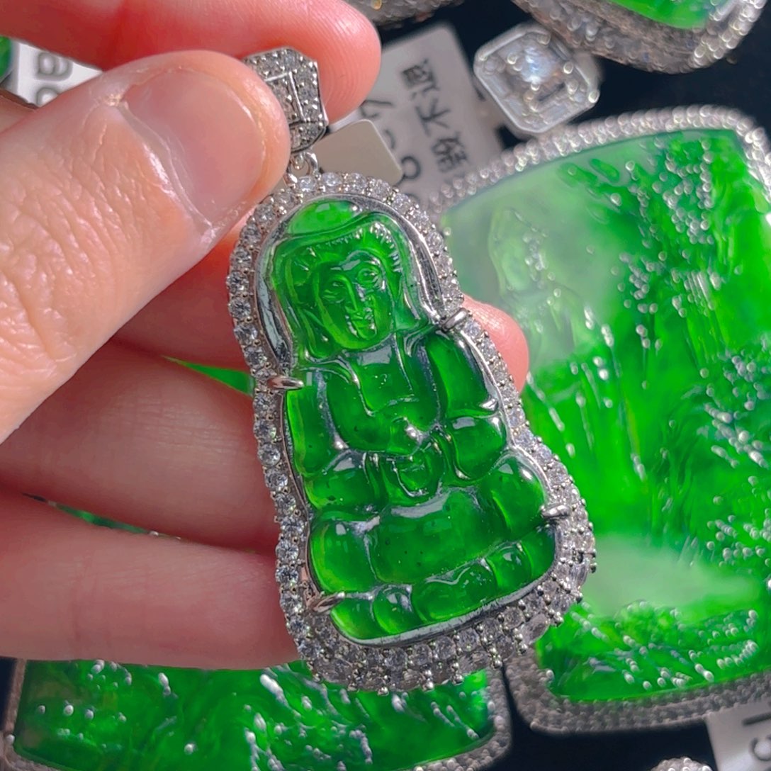 翡翠颈饰未镶嵌观音