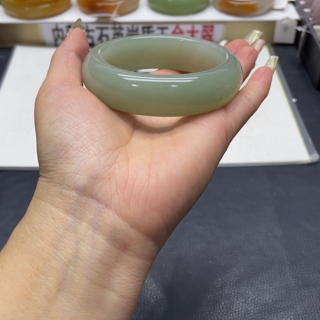 石英质玉手镯未镶嵌回**笑