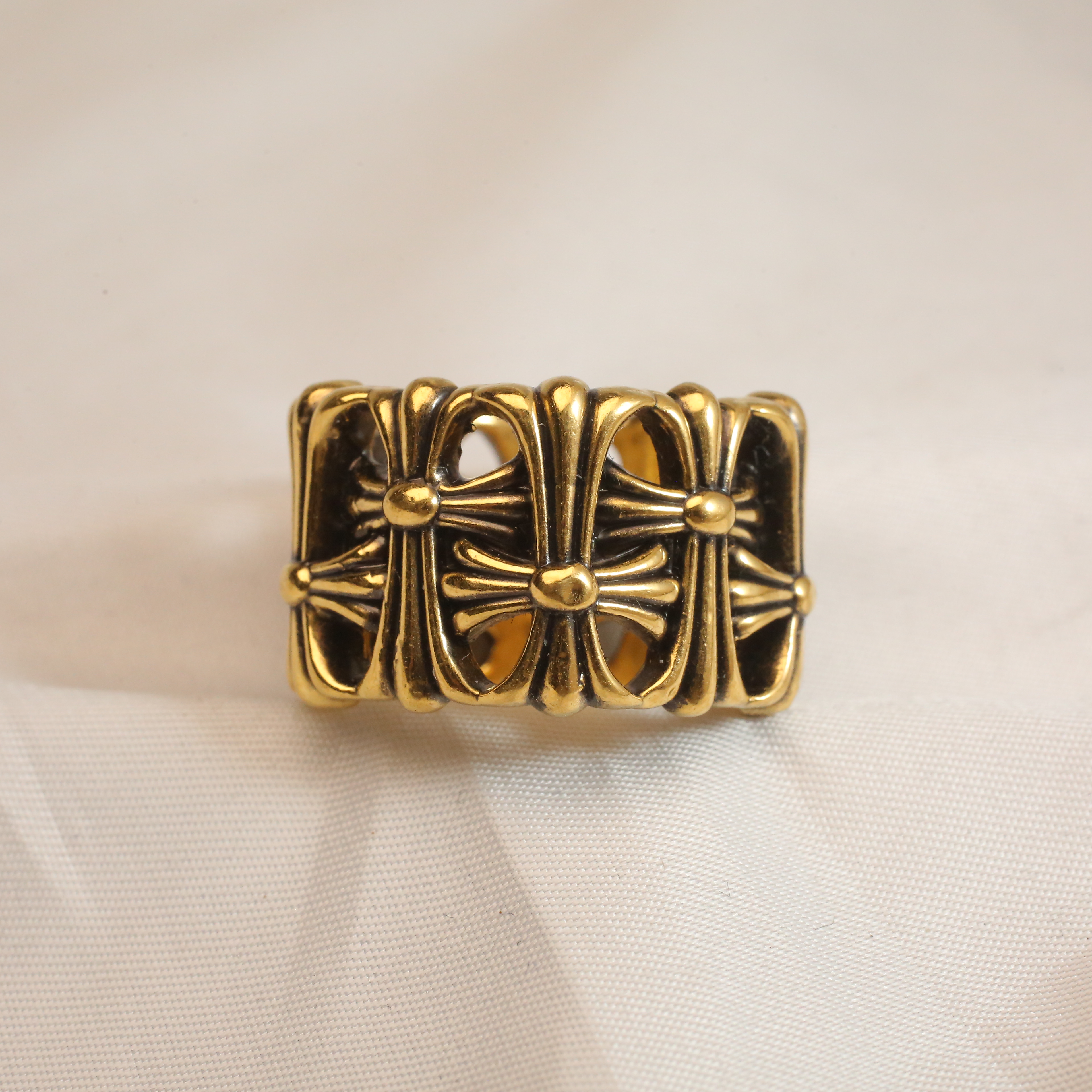 周帝王电黑金工艺足金闭口鸢尾花戒指时尚黄金戒指(建议拍大一码)