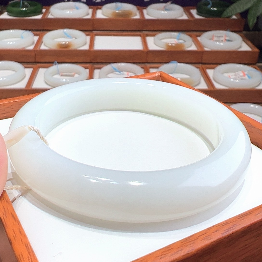 和田玉手镯6162未镶嵌