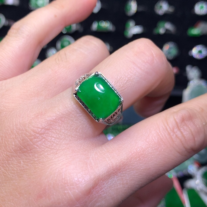 【闪购商品】翡翠颈饰银S925镶嵌天然翡翠