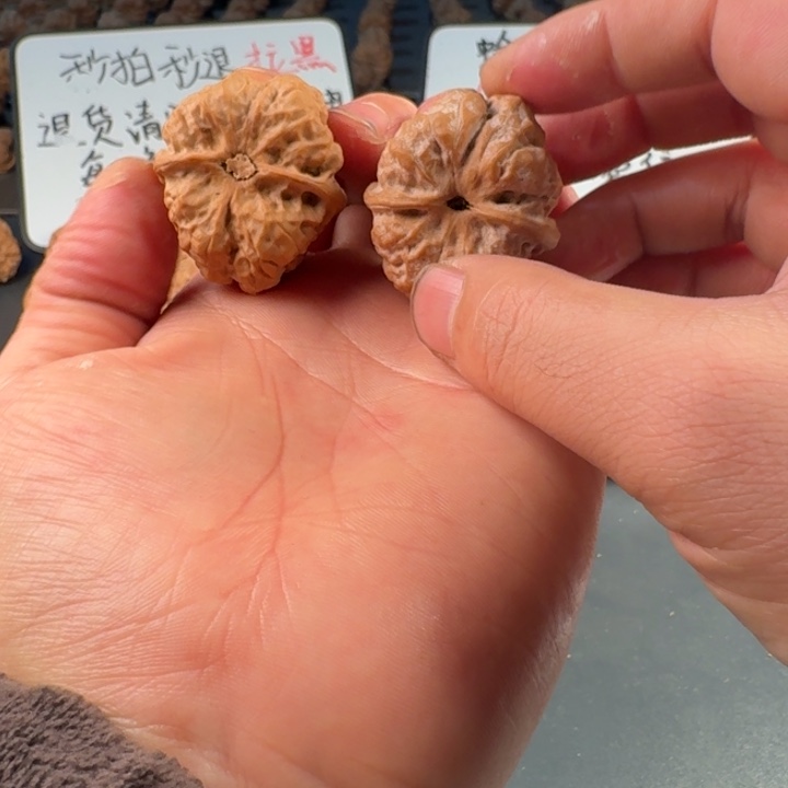 奋***斗文玩核桃吊坠蛤蟆的眼睛是真的好看