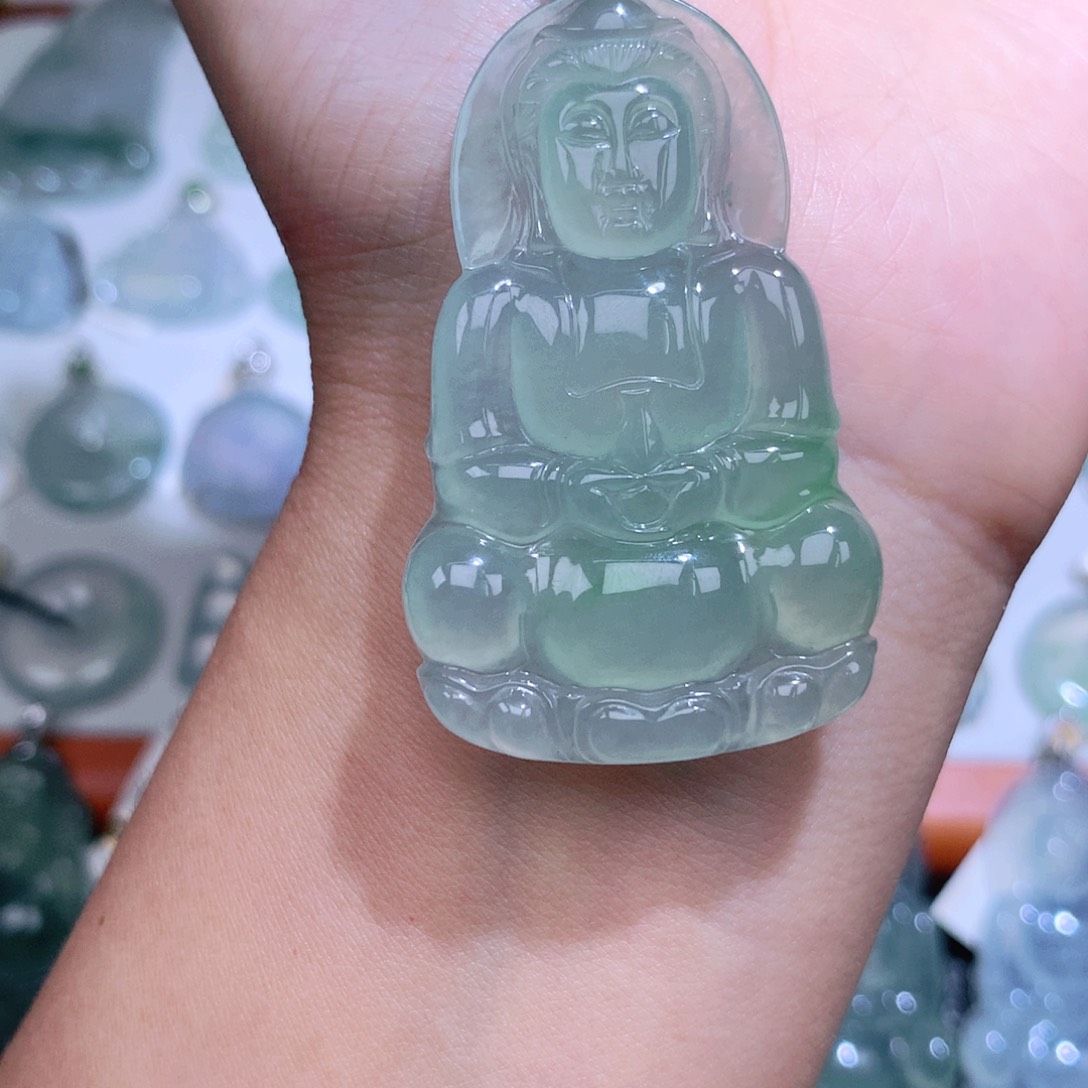 翡翠18K金镶嵌颈饰观音