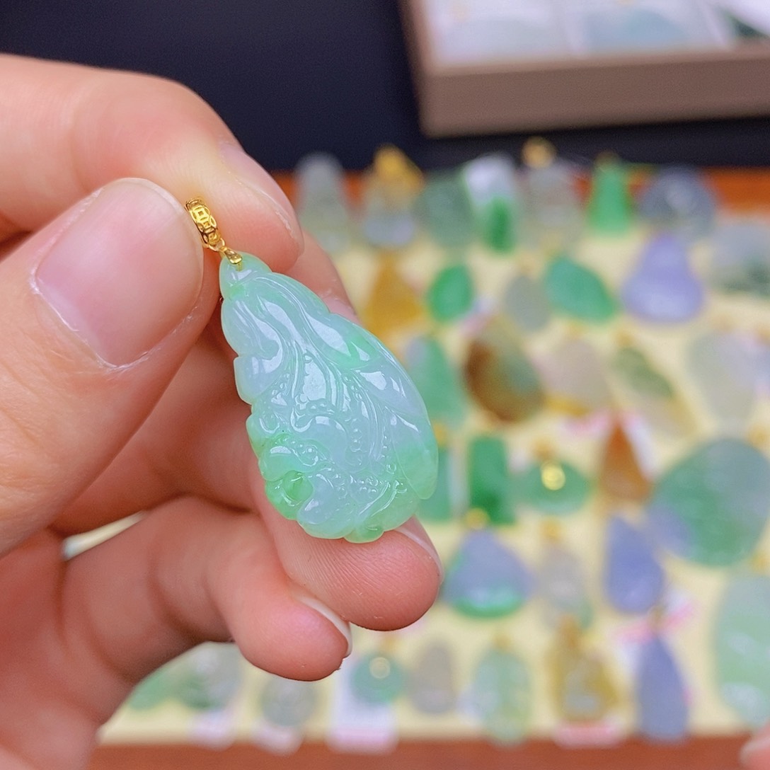 翡翠颈饰18K金镶嵌翡翠