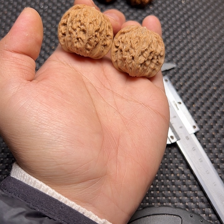 文玩核桃吊坠磨盘