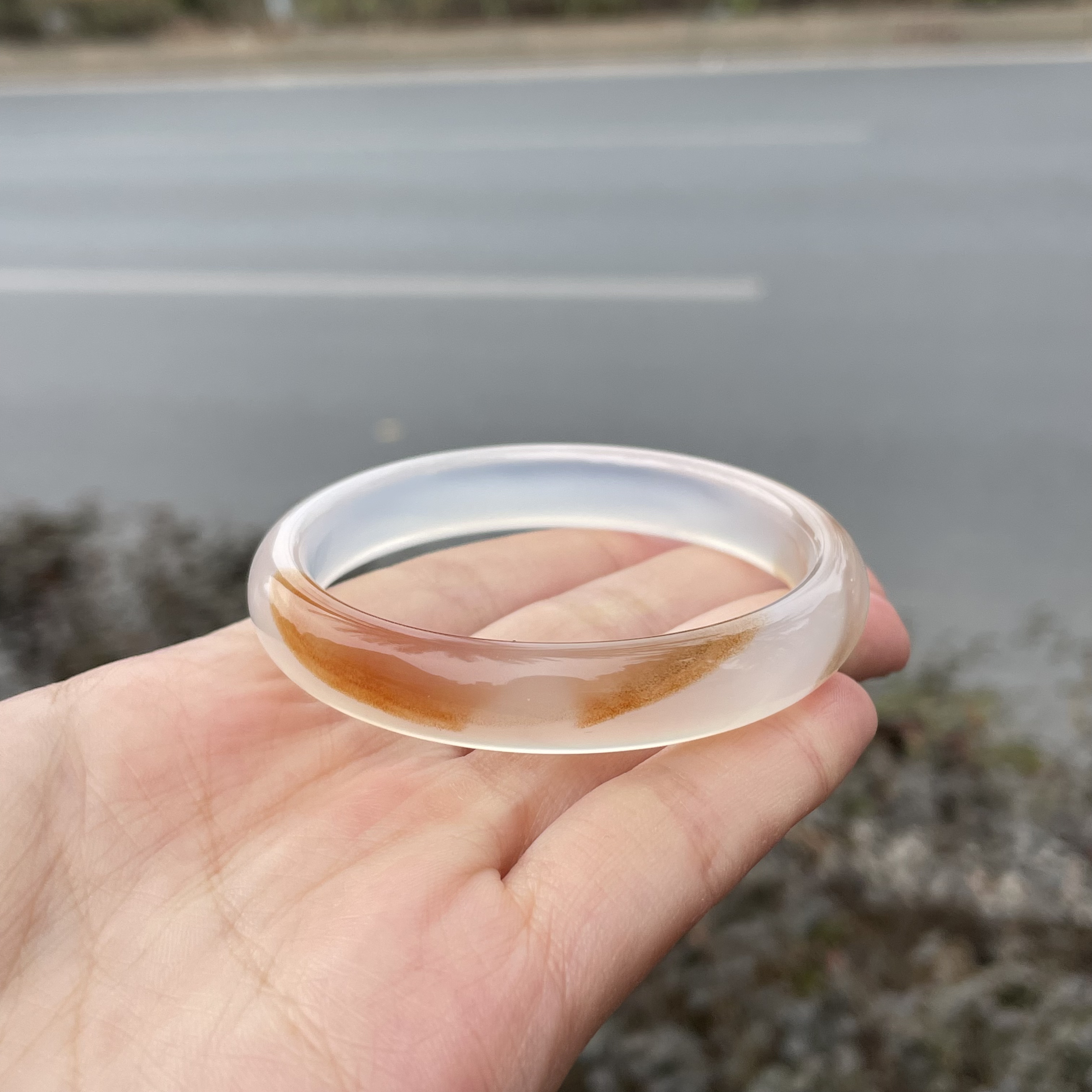 圈口54+正圈白底飘水草飘纹表面小坑介意勿拍！-玛瑙