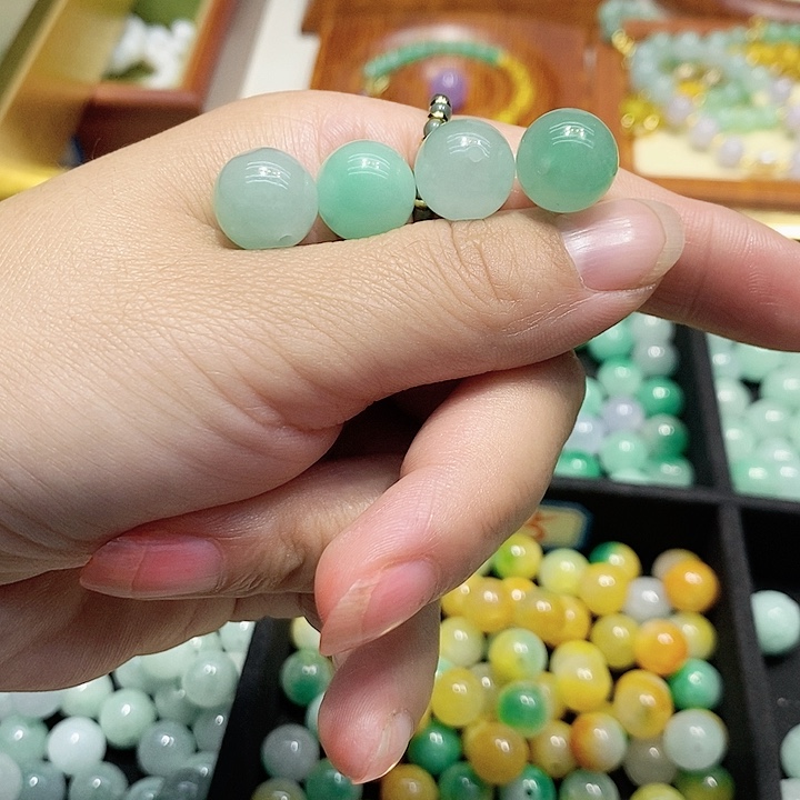 翡翠散珠冰果绿卡13