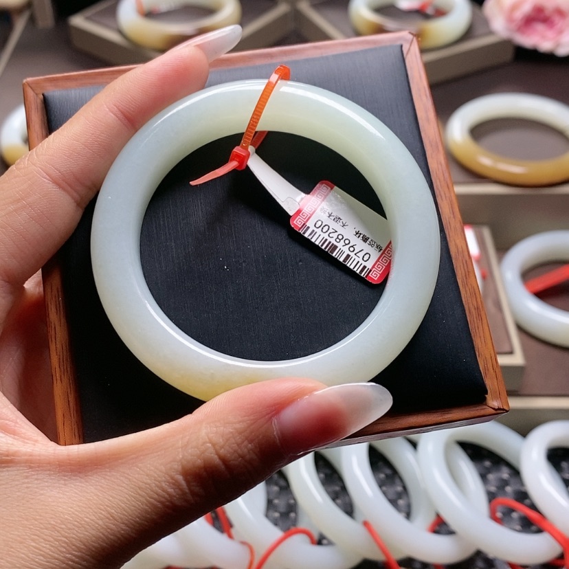 【闪购商品】和田玉手镯未镶嵌?****?