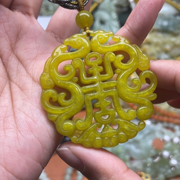 蛇纹石玉吊坠合金