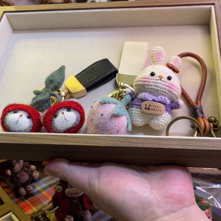 编织品手工编织啵啵熊草莓挂件