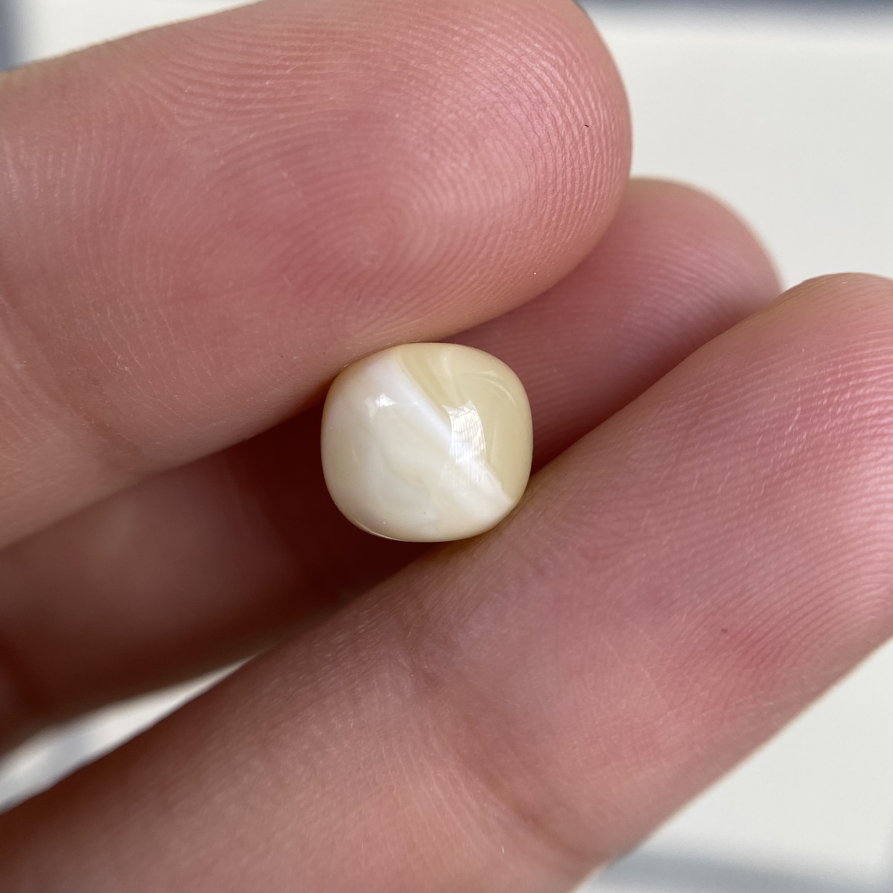 蜜蜡老型配饰8.3×7.6mm，纹飘得挺好看，精致，无优化