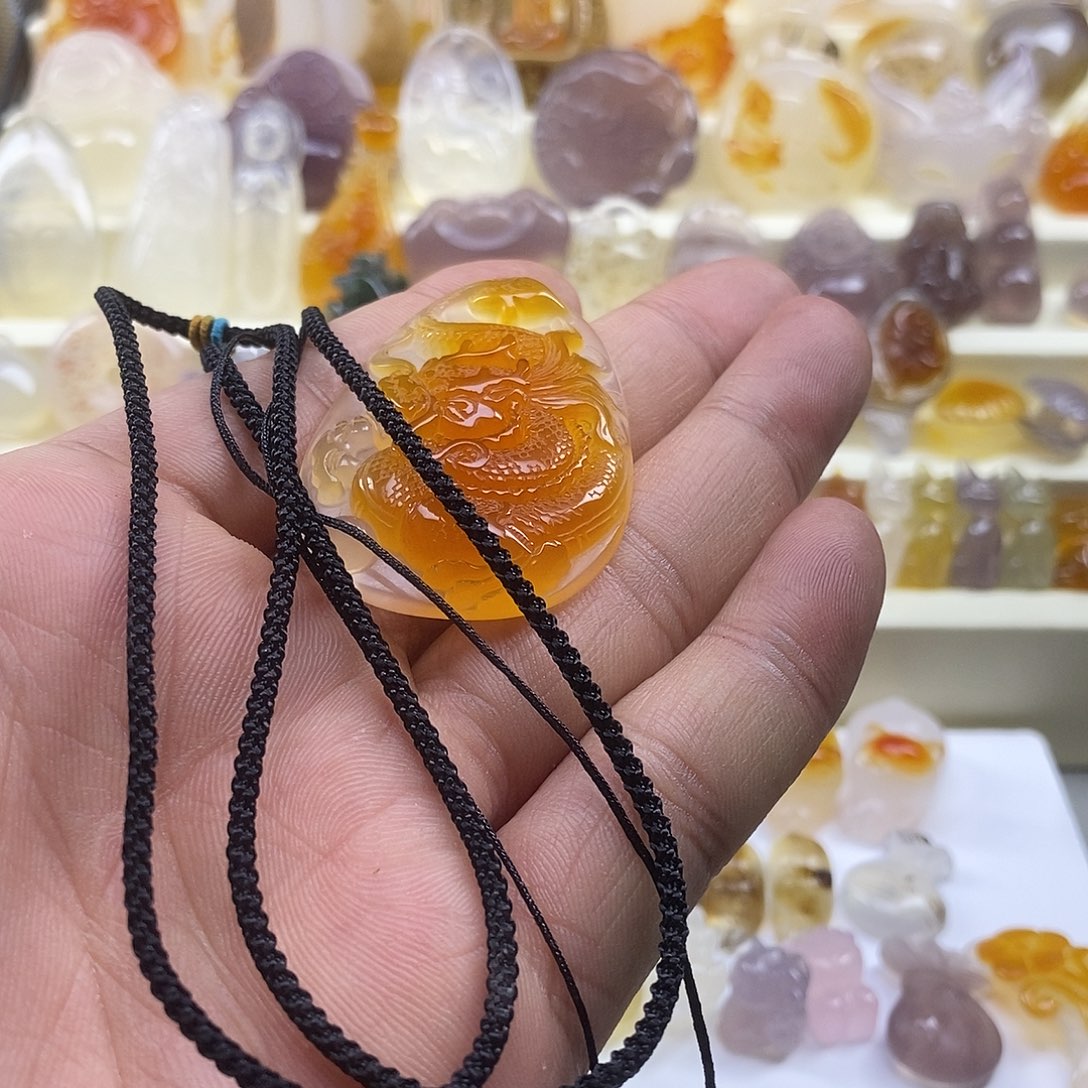 善***良玛瑙/玉髓未镶嵌颈饰