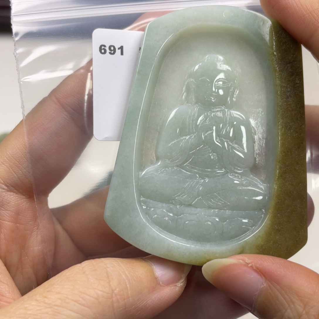 翡翠未镶嵌颈饰牌子