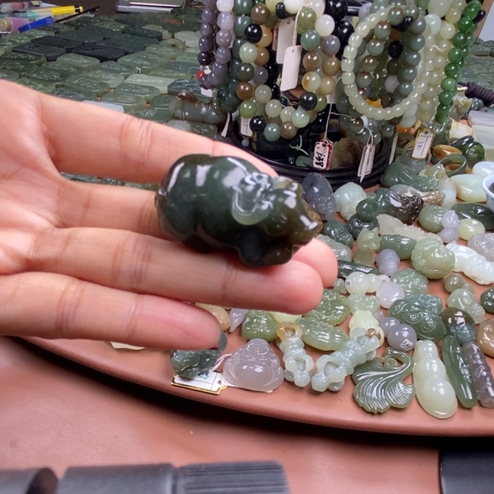 和田玉未镶嵌颈饰和田玉牛手把