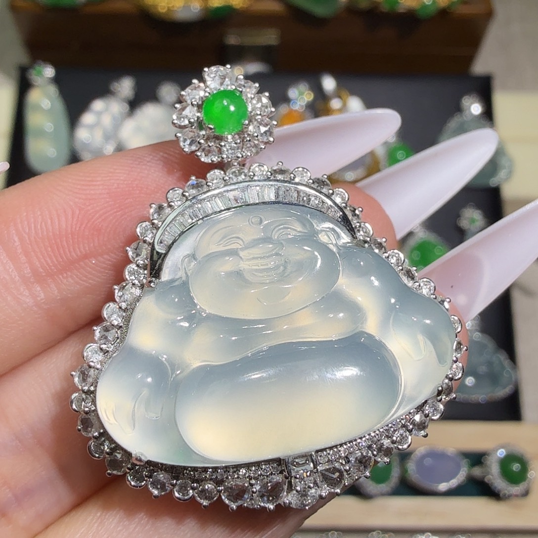 是***呀颈饰18K金镶嵌翡翠