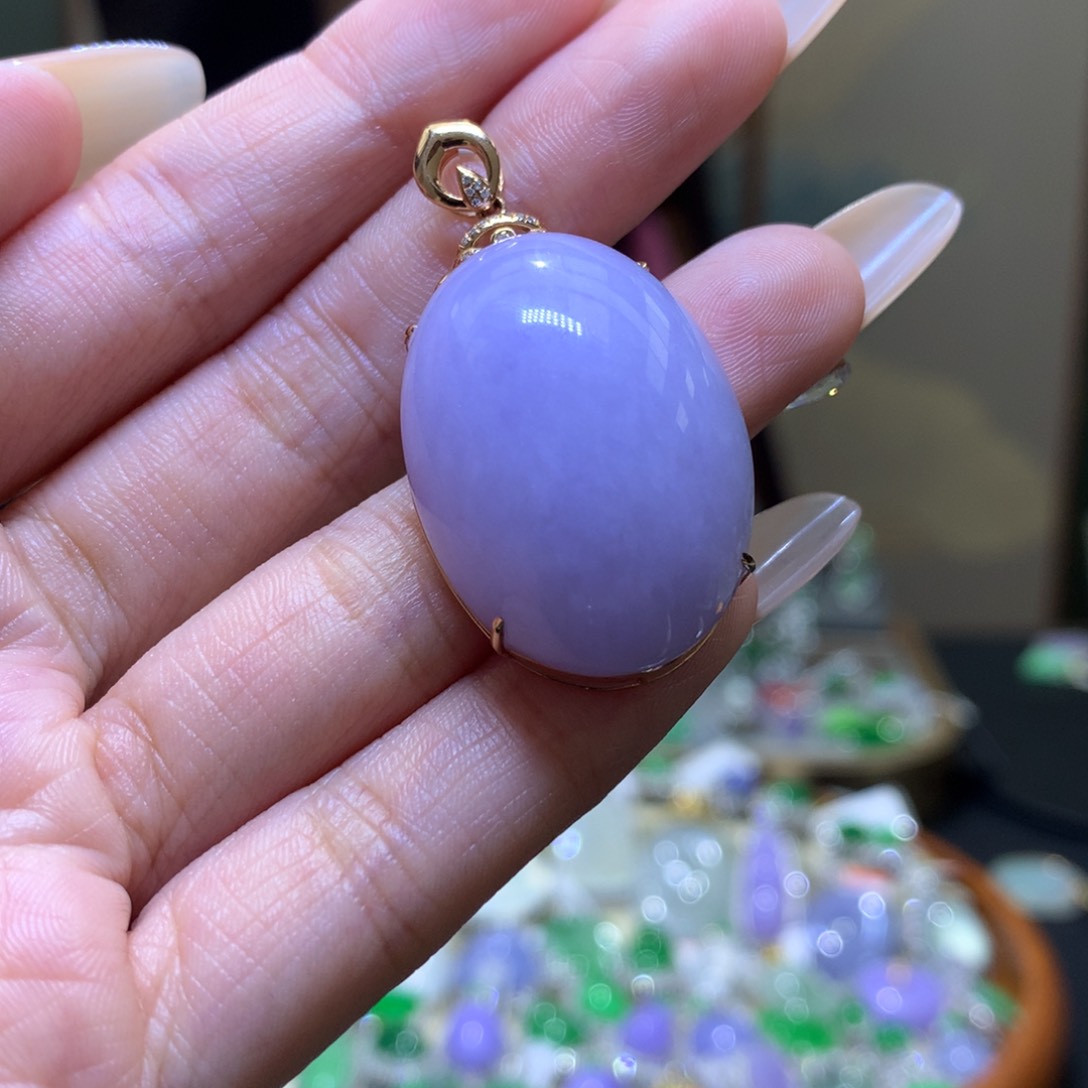 颈饰18K金镶嵌翡翠