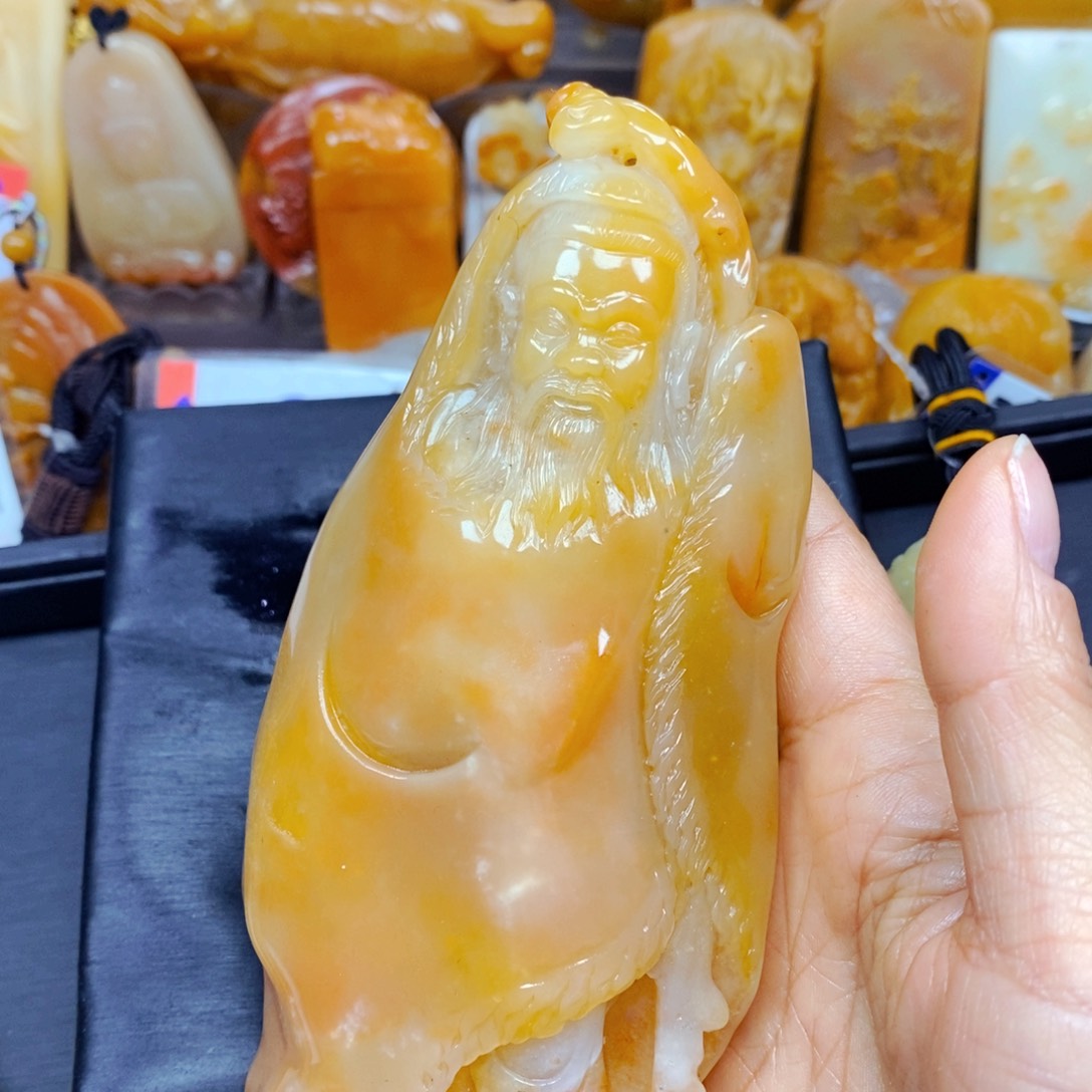 石英质玉（黄龙玉）颈饰未镶嵌