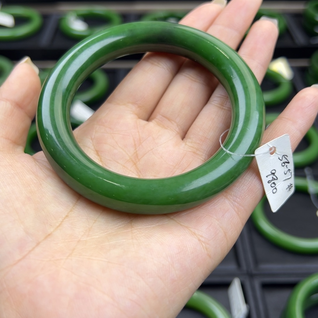 和田玉（碧玉）未镶嵌手镯