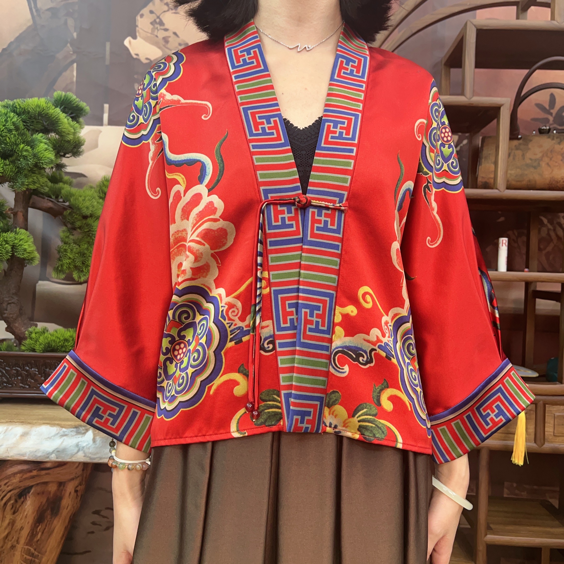 60姆米重锻红色八宝祥云披肩100桑蚕丝款