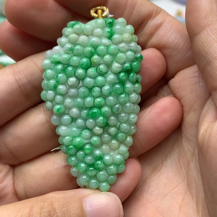 颈饰未镶嵌翡翠 