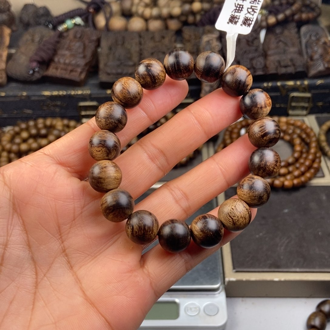 沉香手串k****9越南芽庄白虎斑留疤