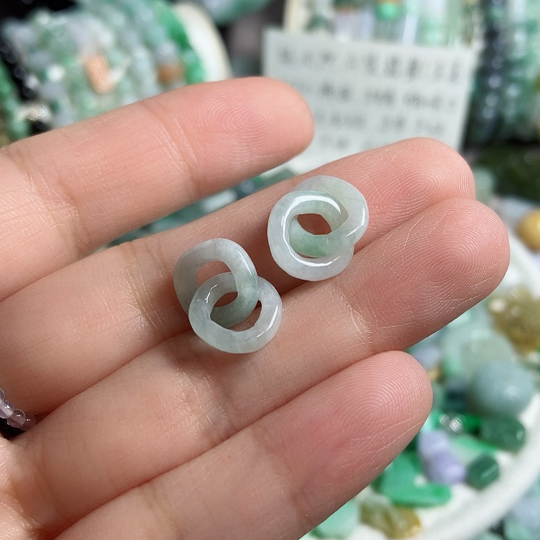 翡翠颈饰未镶嵌一对