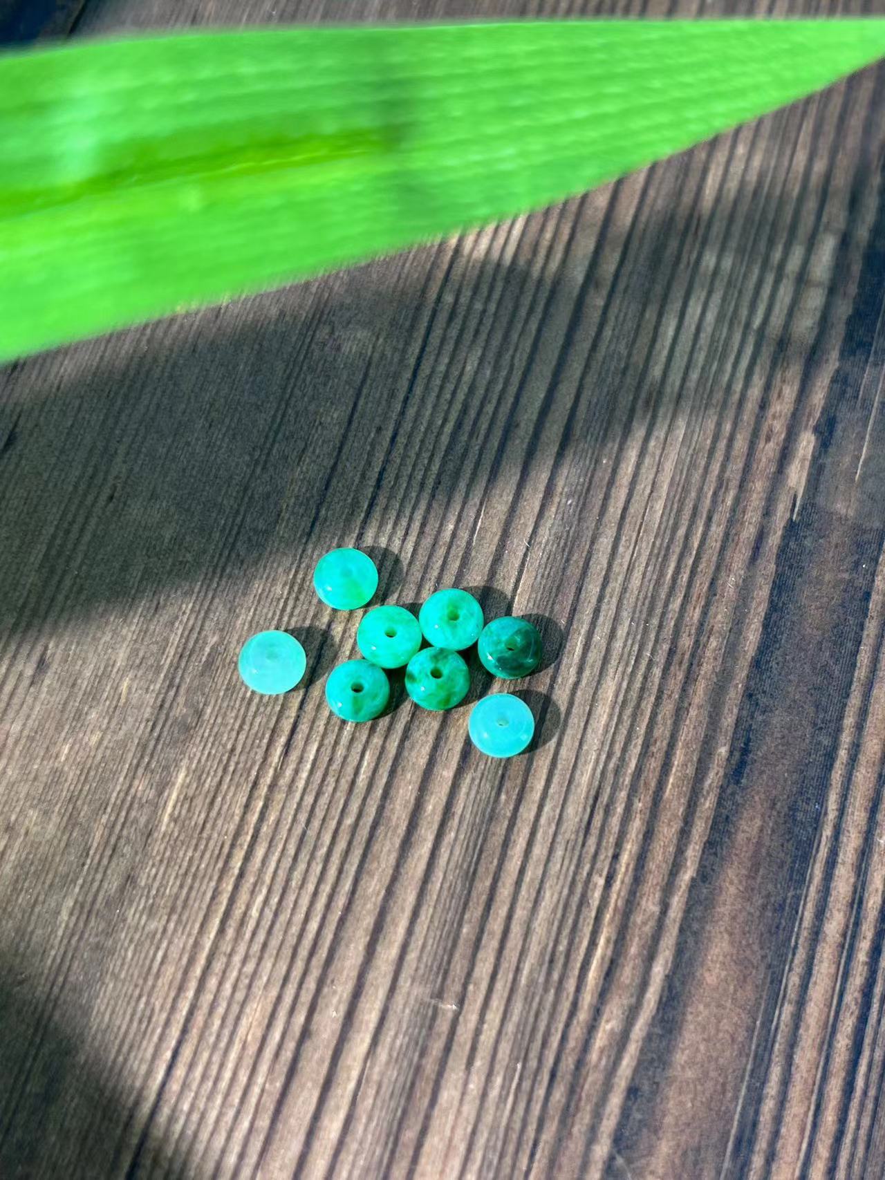 缅甸A货冰阳绿翡翠配件/4mm＋/8个装@多样性发其一