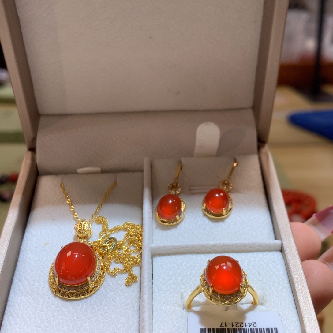 南红玛瑙冰红三件套银S925镶嵌蚂*