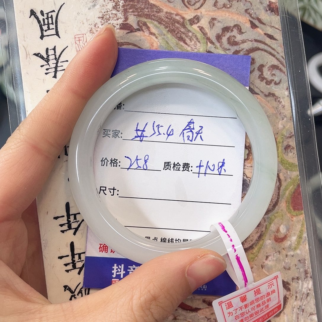 春***天石英质玉未镶嵌手镯