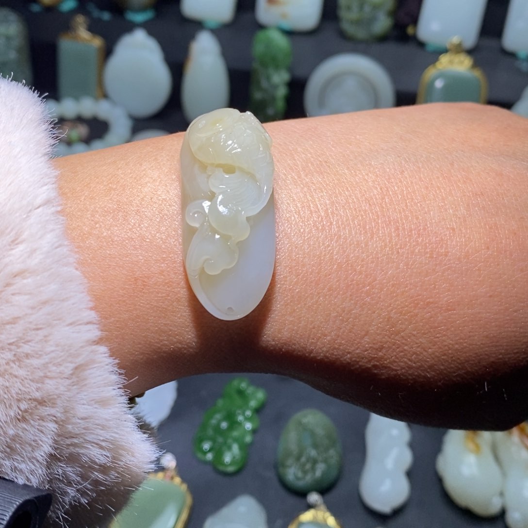 和田玉手牌未镶嵌