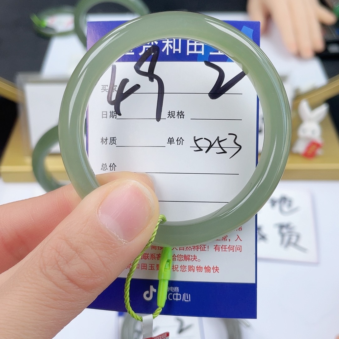 和田玉手镯未镶嵌