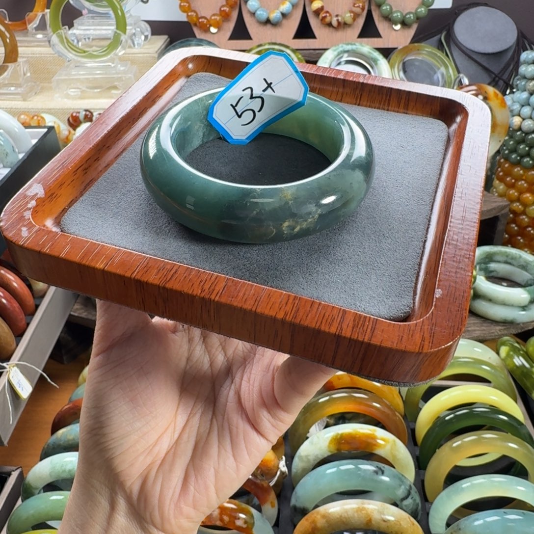 蛇纹石玉未镶嵌手镯微瑕