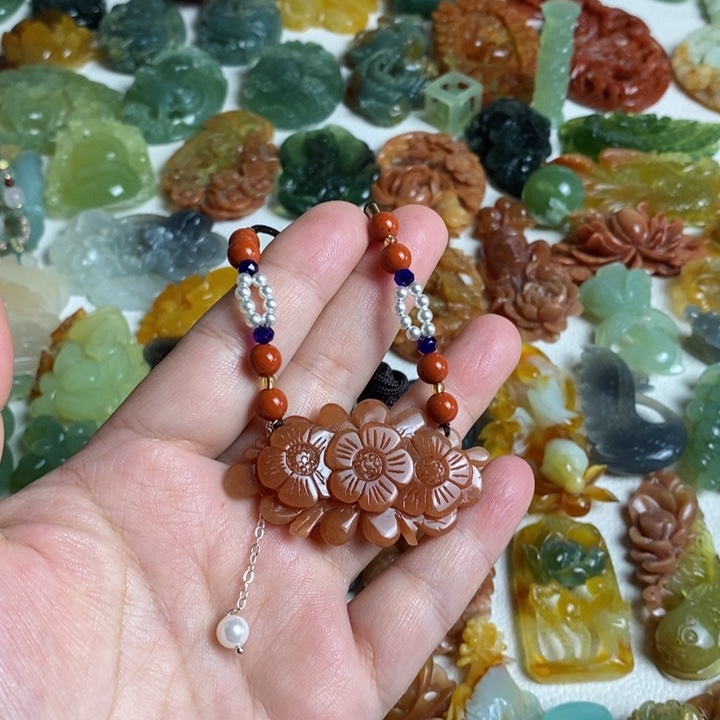 蛇纹石玉颈饰未镶嵌