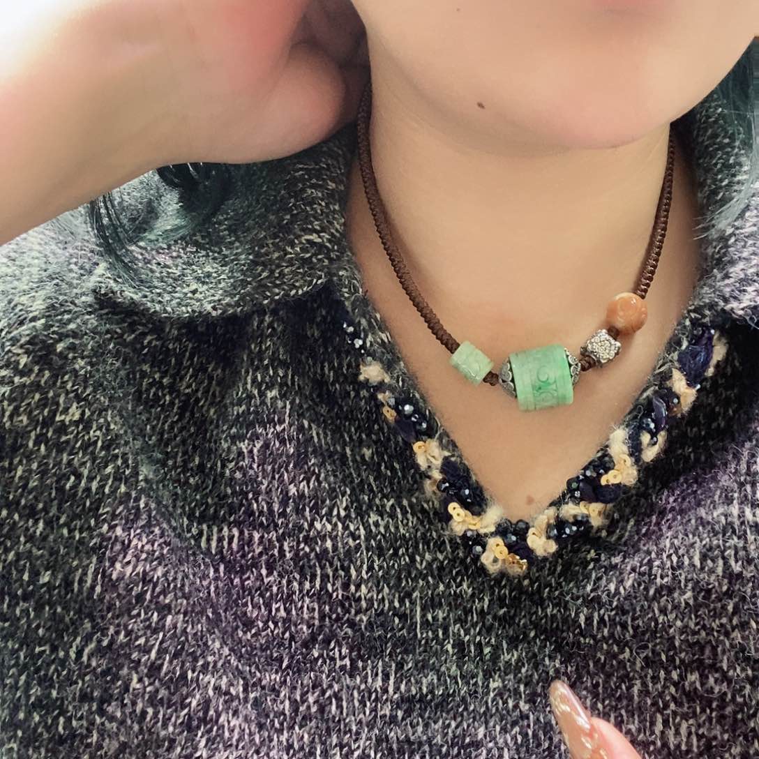 翡翠颈饰未镶嵌漂亮美眉