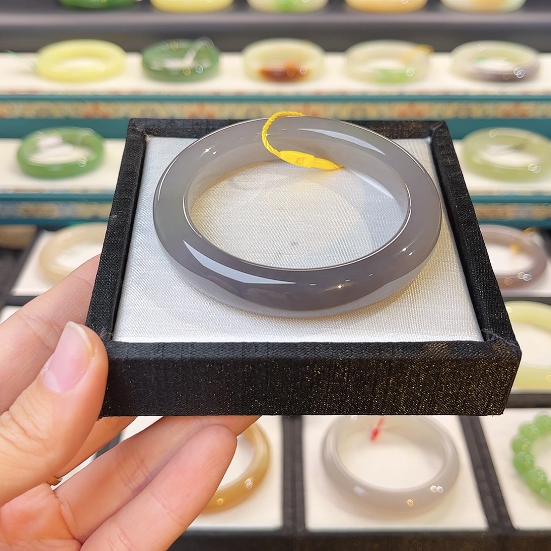 和田玉手镯未镶嵌葡萄紫渐变