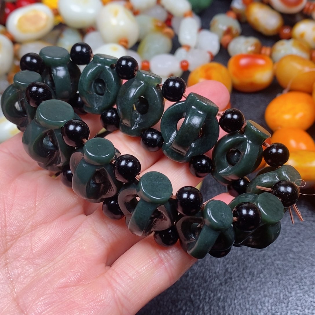 和田玉颈饰未镶嵌