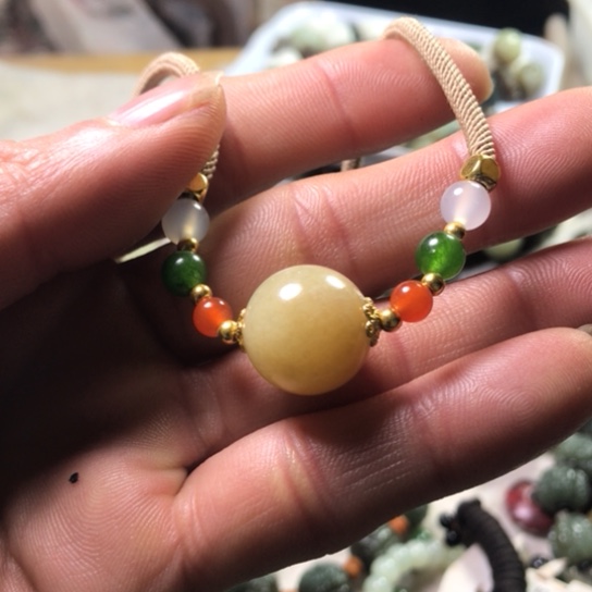 未镶嵌和田玉（糖玉）手链