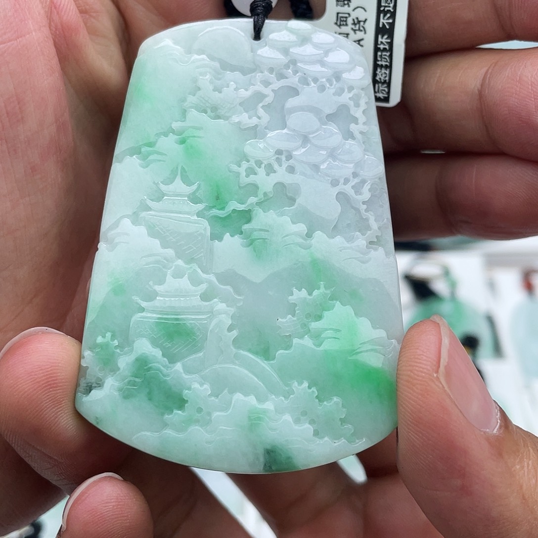 颈饰未镶嵌翡翠一**染翡翠
