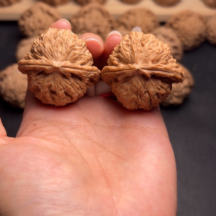 文玩核桃把件40三角白