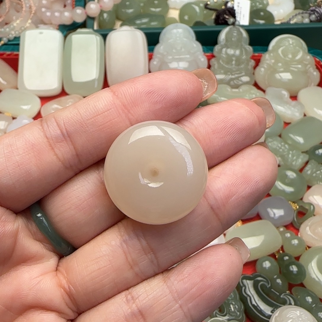 和田玉颈饰未镶嵌雨*花