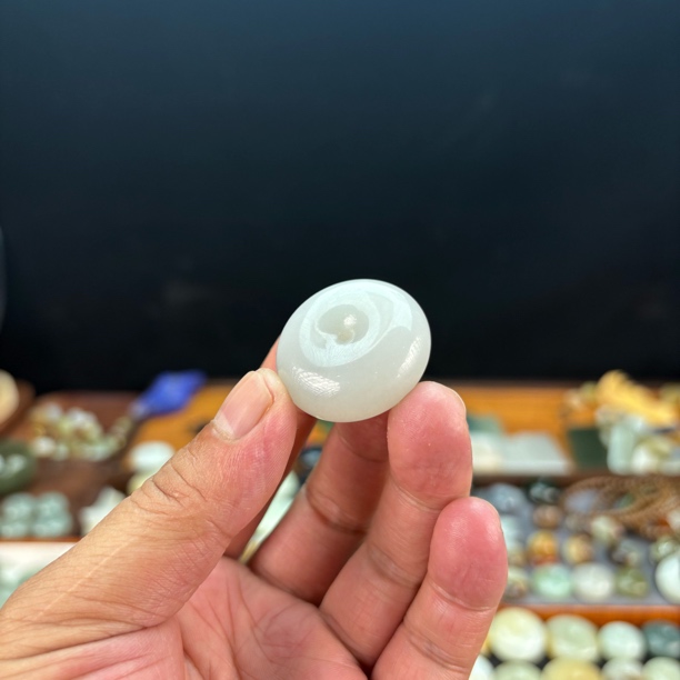30✖️13干净细腻油润烟灰色和田玉面包扣吊坠厚平安扣玉坠