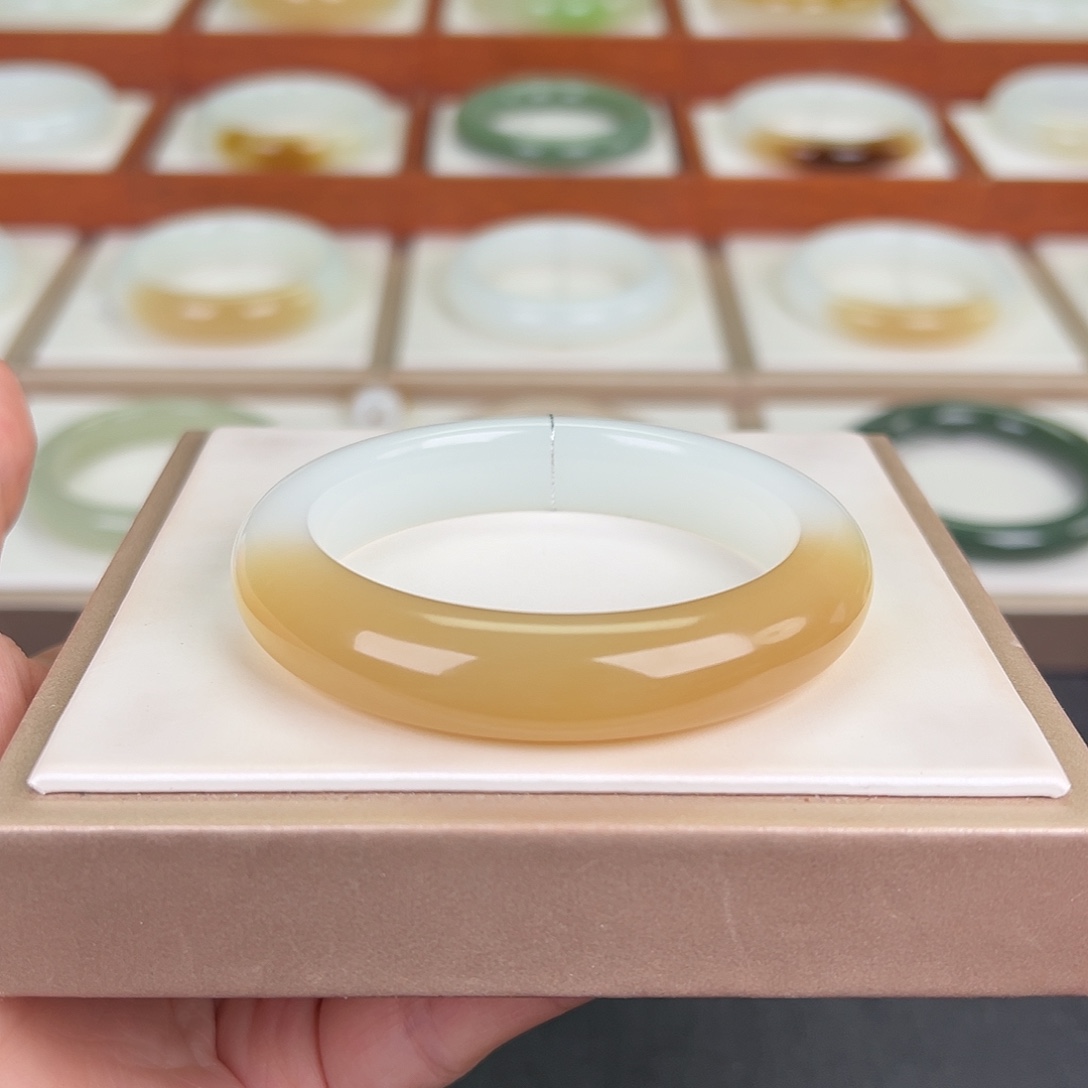 未镶嵌手镯和田玉半山水糖白