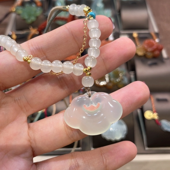 蛇纹石玉颈饰未镶嵌