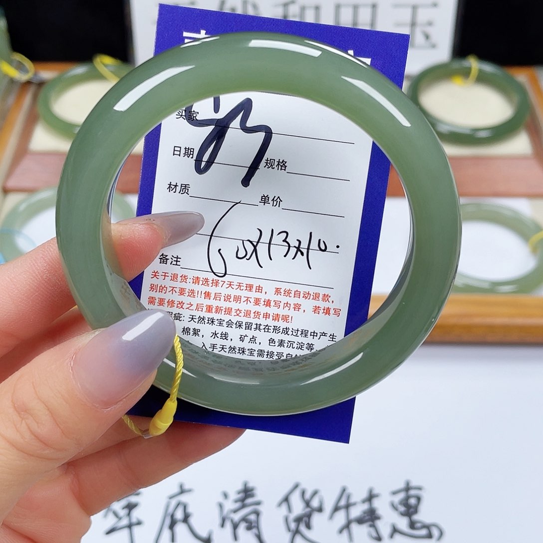 和田玉手镯未镶嵌