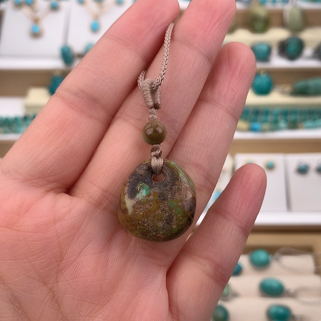 绿松石未镶嵌颈饰