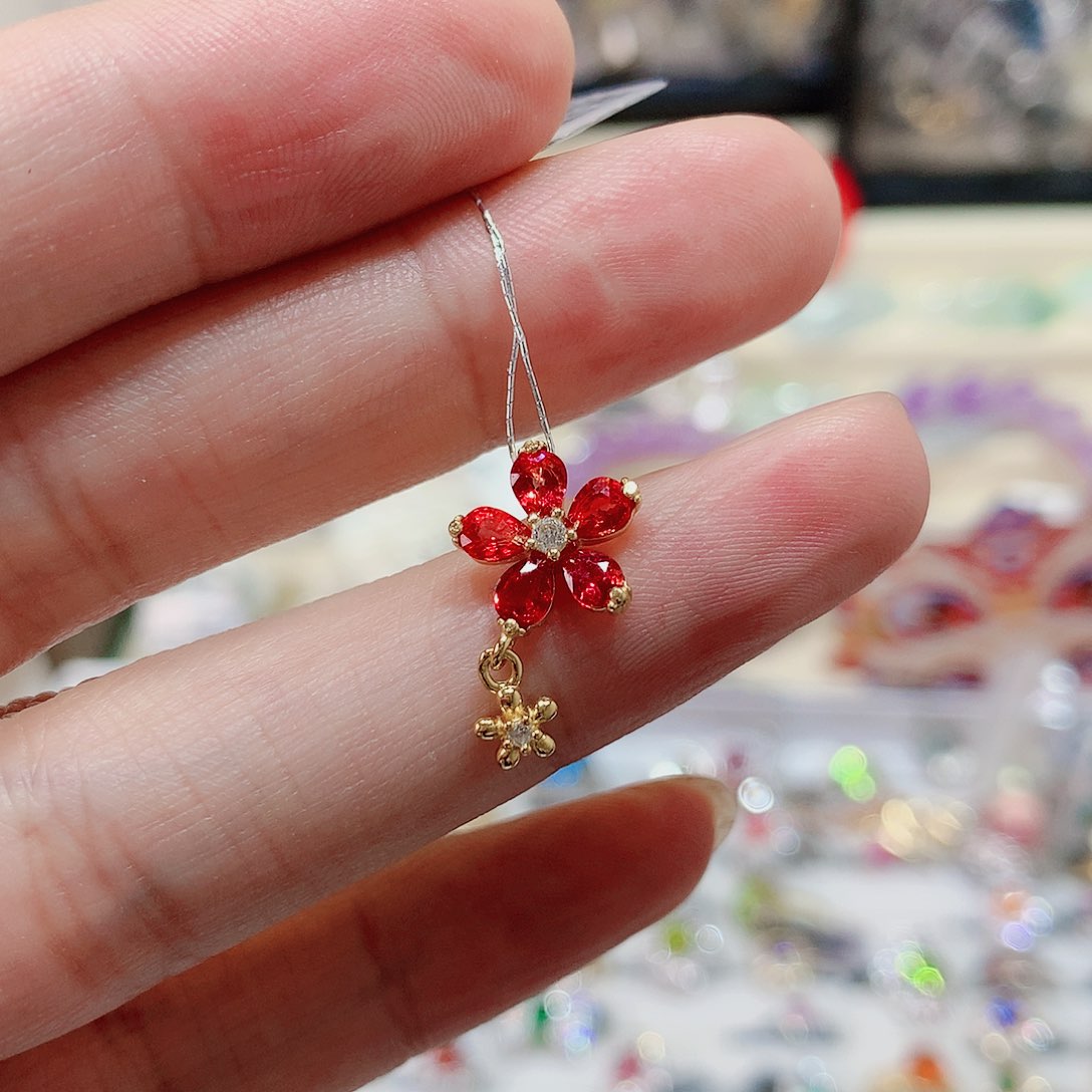 蓝宝石吊坠赠链银S925镶嵌